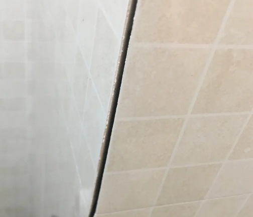 藤县瓷砖空鼓维修公司分享阳台瓷砖脱落的修复过程可以分为以下几个步骤